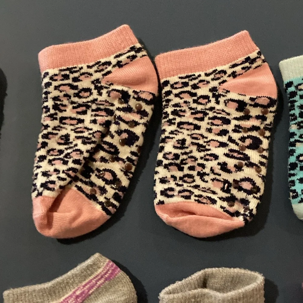 Girls socks leopard design with feet. 6 pairs or 12 socks. EUC. Clean and washed